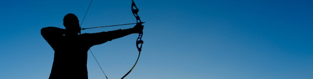 Tips for bowfishing - man aiming arrow